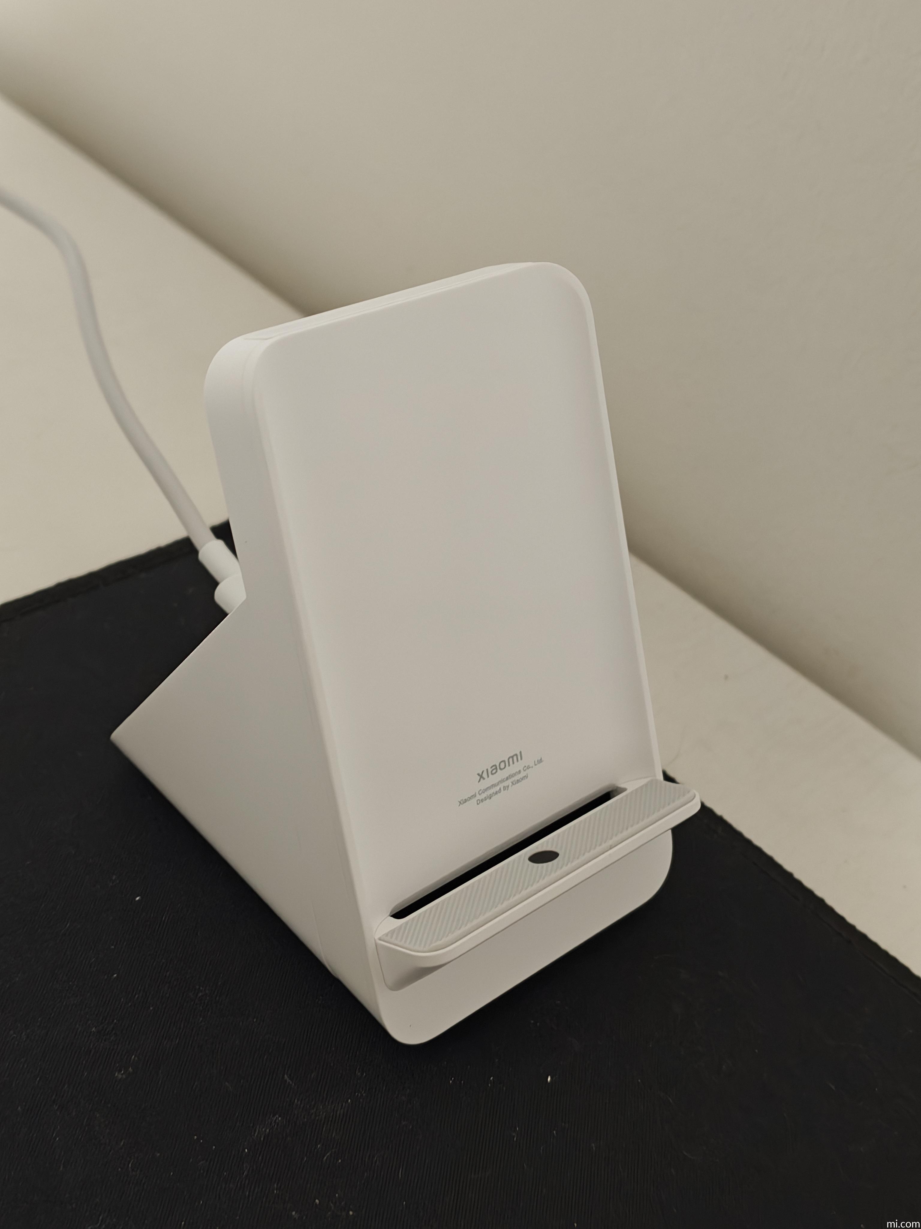 Support Charge Sans Fil Xiaomi 80 W - Double Bobine, Refroidissement Actif, Compatible Qi - Blanc