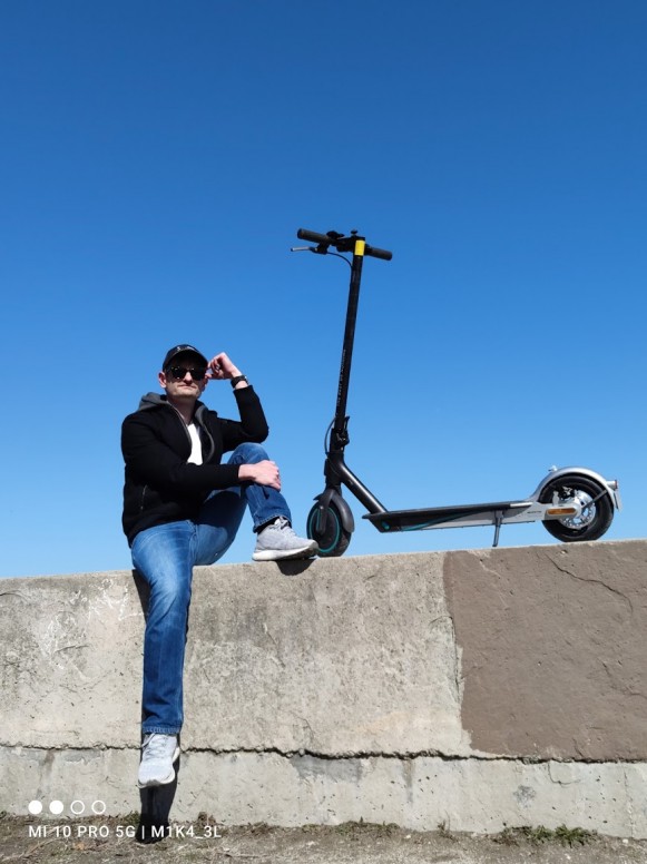 Playing around with the #MiElectricScooterPro2 Mercedes-AMG Petronas F1 Edition
