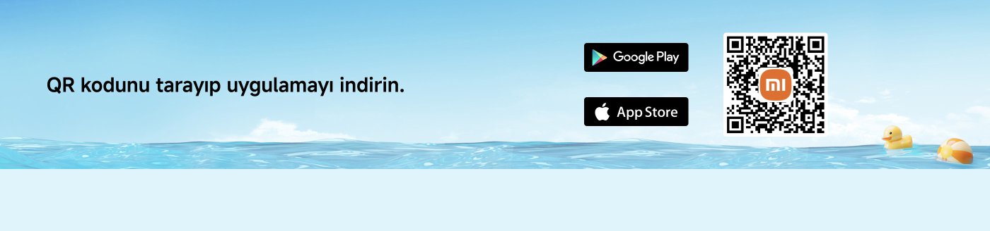 Uygulamamızı indirin ve bu indirimden haberdar olun. Sağ üst köşede bir QR kodu var, uygulamayı indirmek için tarayabilirsiniz, altta Google Play ve App Store'un indirme bağlantıları var. Arka planda mavi bir gökyüzü ve su yüzeyi var, sağda bir yüzme halkası var.