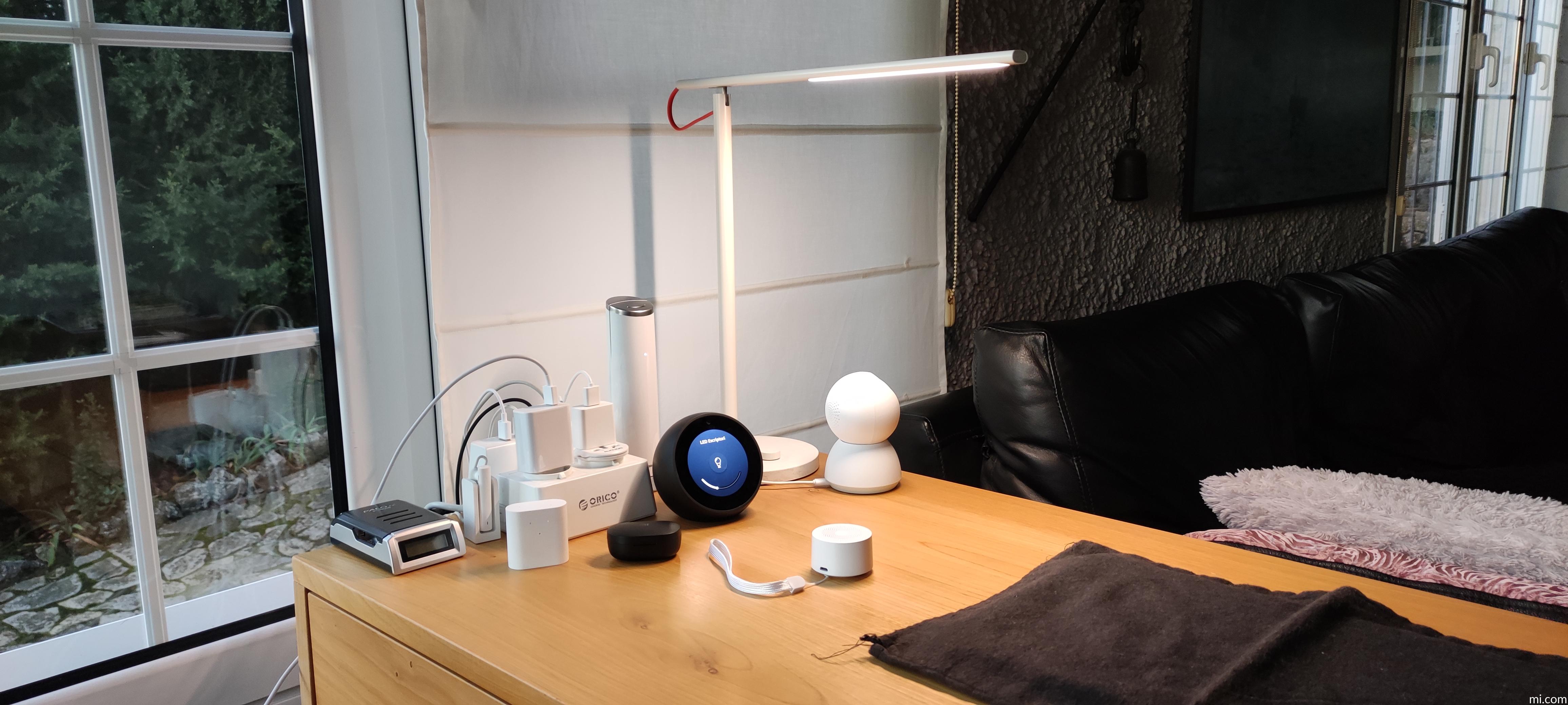 Lámpara de Escritorio XIAOMI Mi Desk 1S LED Inteligente Compatible con iOS  y Android, oferta LOi.