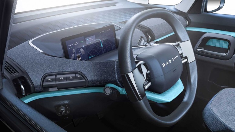 baojun-e300-and-e300-plus.jpg Xiaomi signe avec Baojun pour la E300