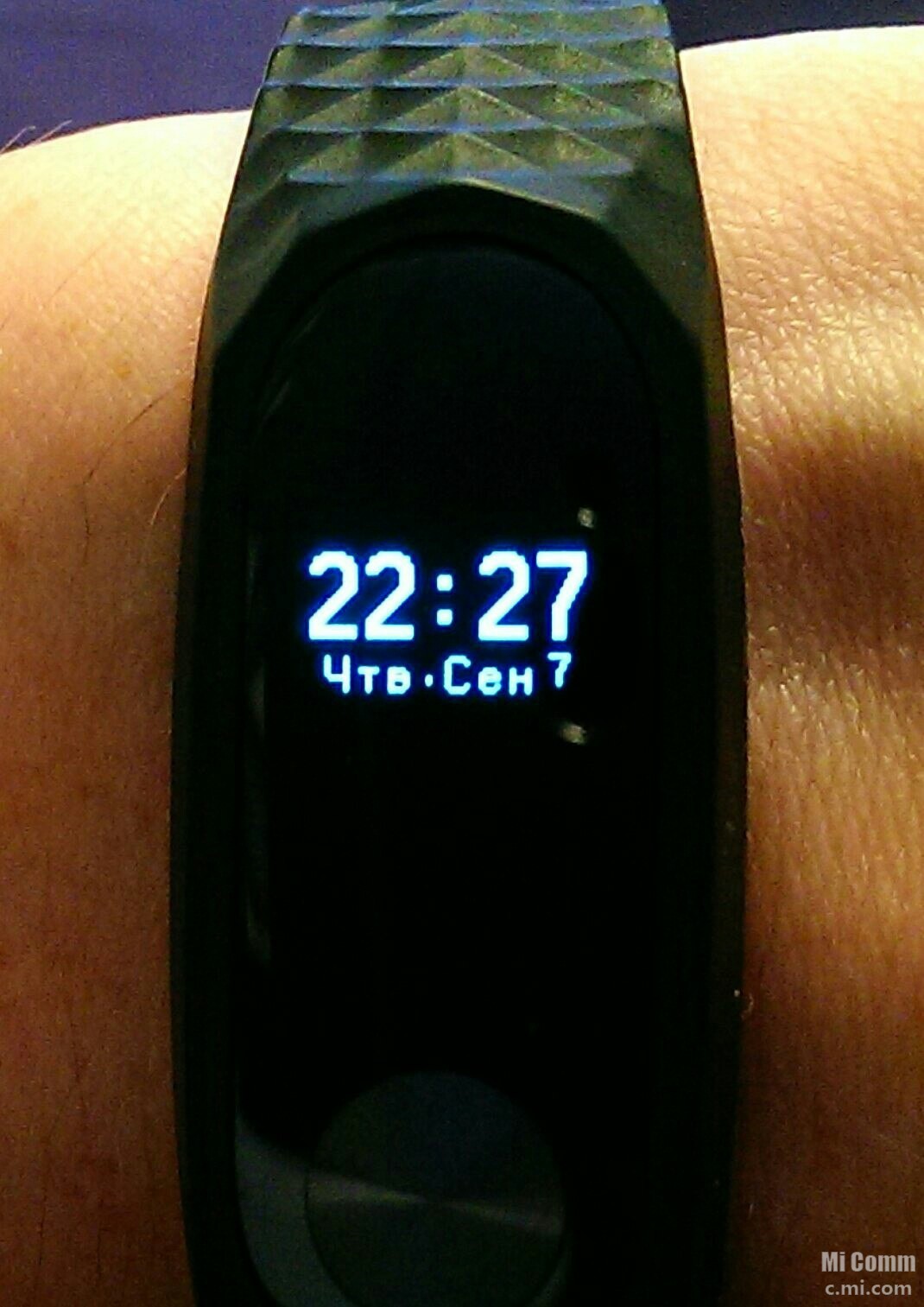 Прошивка mi band 8. Прошивка mi Band 2. Дата на ми бэнд. Шрифт mi Band 2. Regular на mi Band 4.