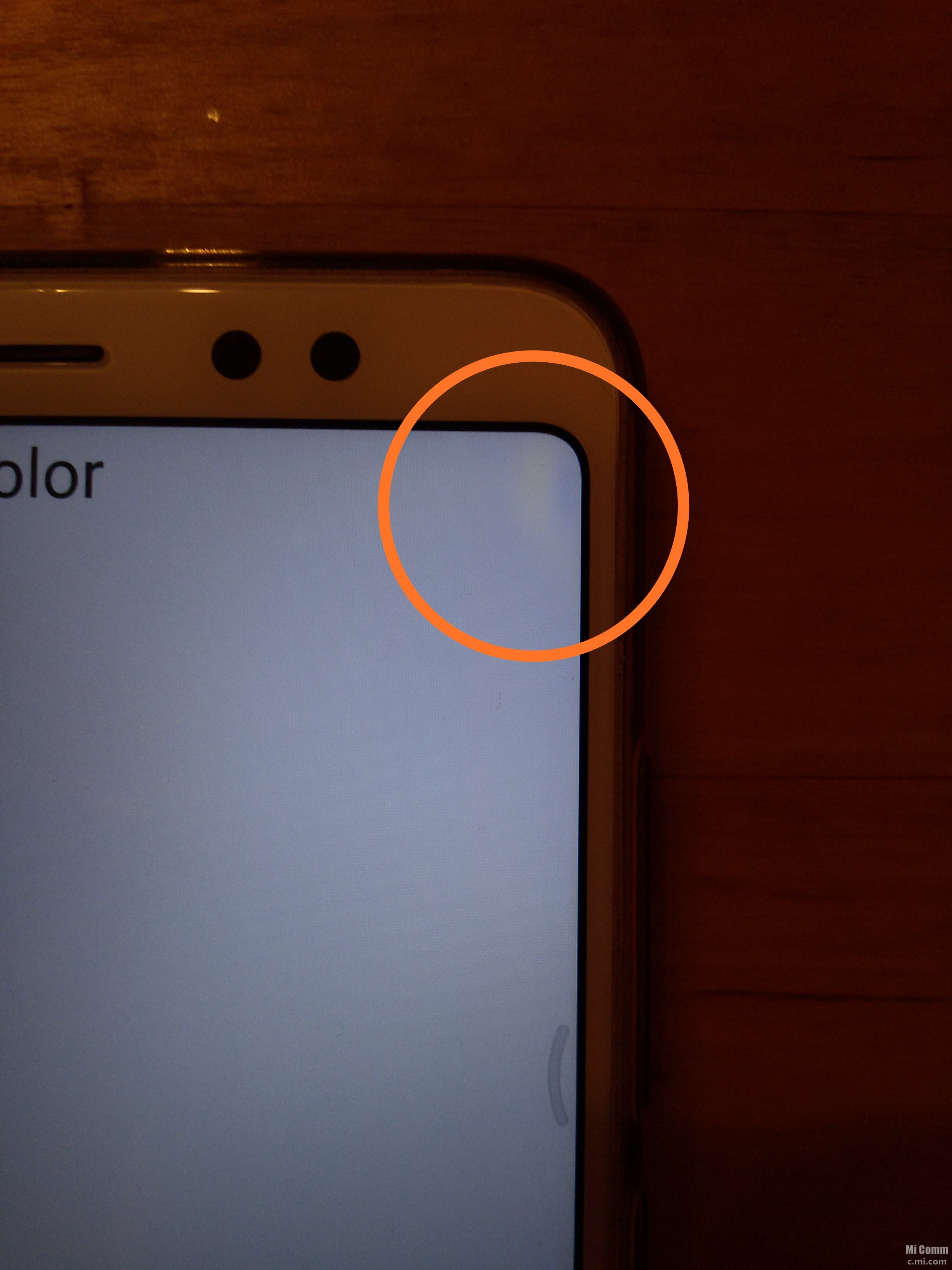 Желтый край экран. Белая полоска сбоку на экране смартфона самсунг. Жёлтые пятна на экране смартфона. Пятно на экране смартфона. Синие пятна на экране смартфона.