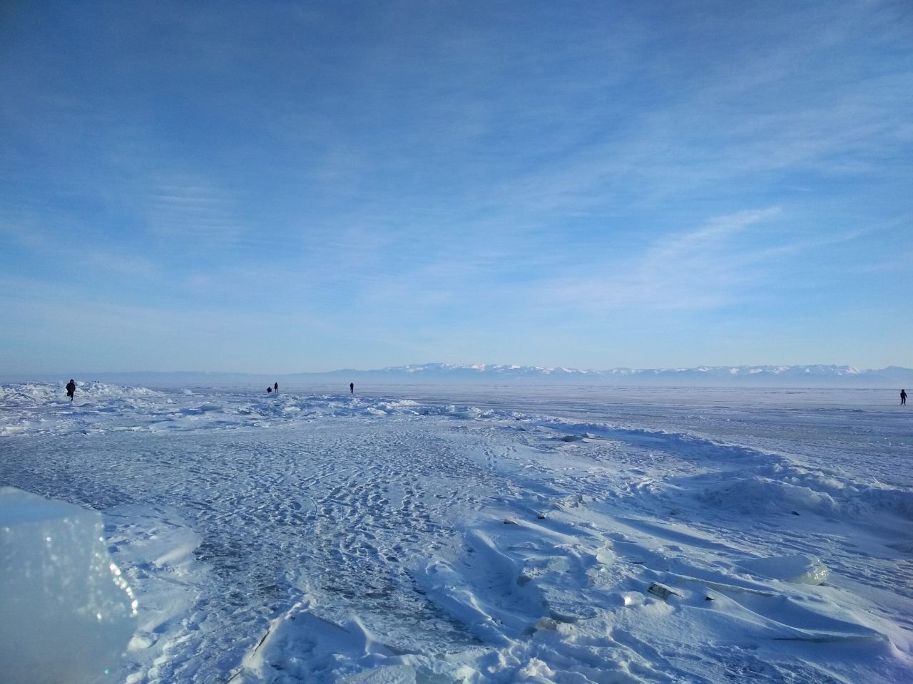 Погода в листвянке сегодня. Зимний Байкал. Байкал зимой фото. Ледовая станция Листвянка. Аэропорт Байкал зимой.